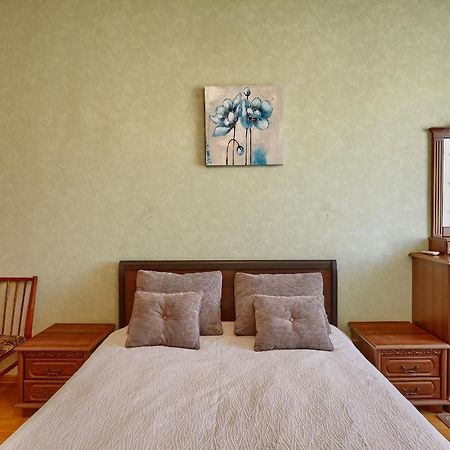 Apartment Near Lva Tolstoho Square Kyiv Exterior photo
